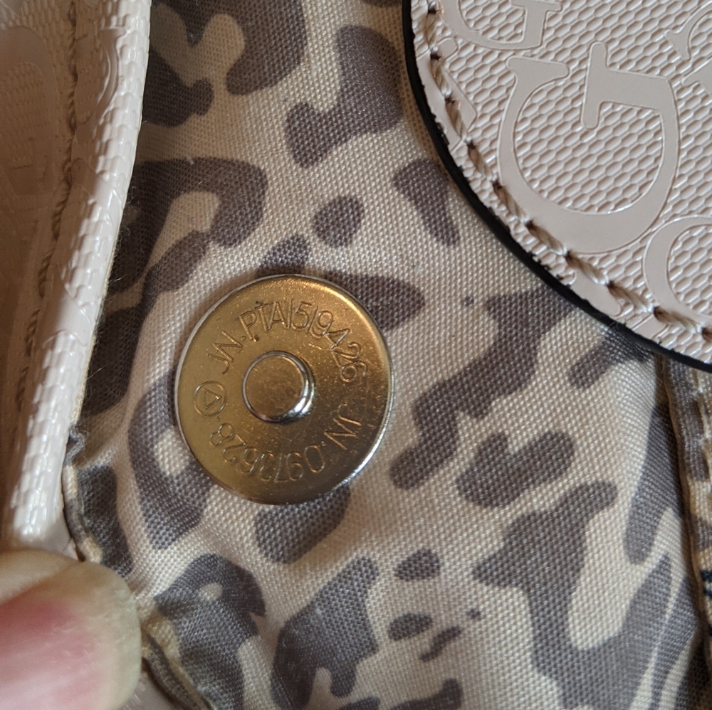 Guess Purse/Bag - Picture 12 of 16